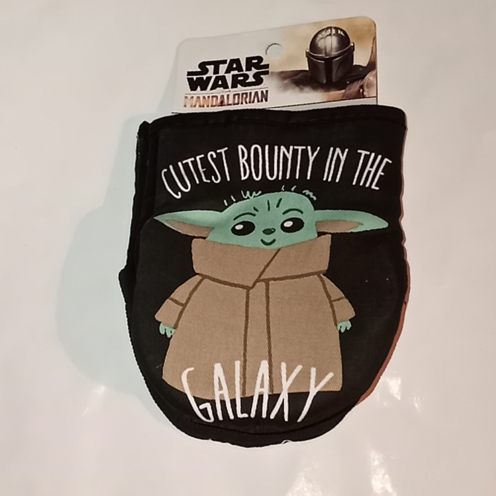 DISNEY'S STAR WARS BABY YODA MINI OVEN MITTS